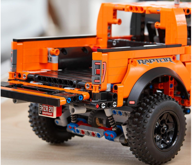 LEGO Technic™ 42126 Ford® F-150 Raptor - 1026669 - zdjęcie 5